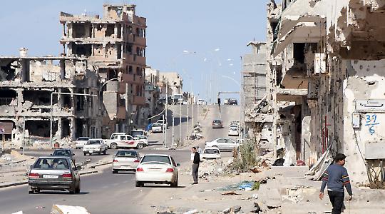 Die zerstörte Stadt Sirte im Januar 2012